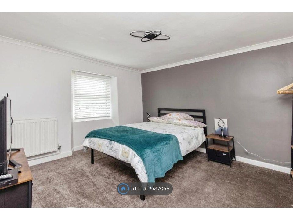 Property photo 3 of 6 Bedroom 1