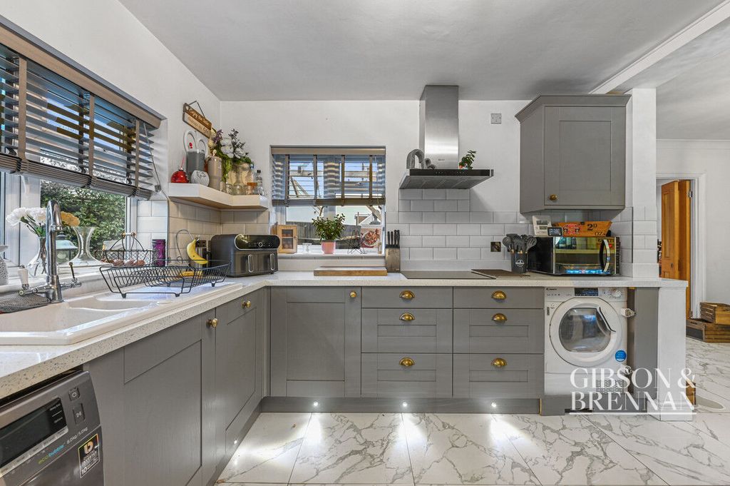 Property photo 1 of 33