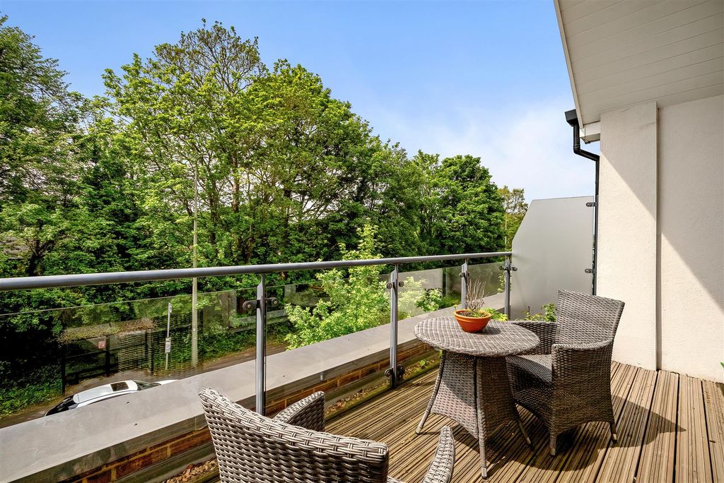 Property photo 1 of 10 03-52202481-Daa8-458d-B4Ba-930A6F059505Jh- 46 Albe