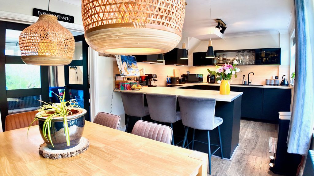 Property photo 3 of 38