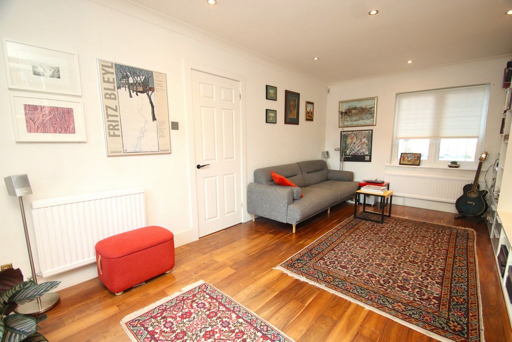 Property photo 2 of 20 Photo 9