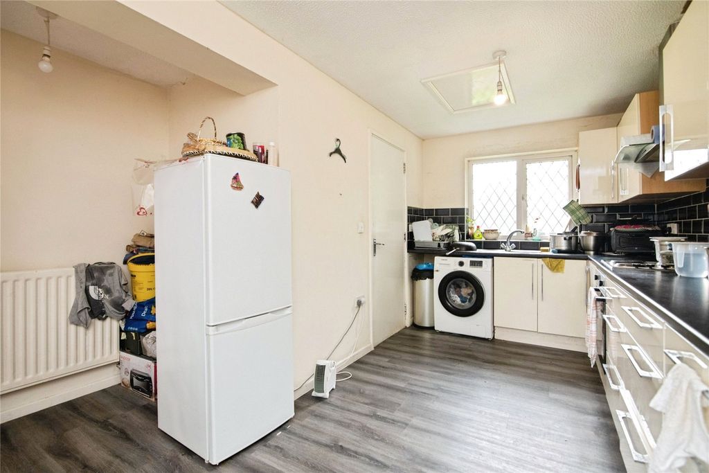 Property photo 2 of 14 Picture No. 12