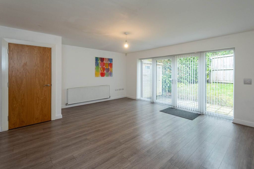 Property photo 3 of 32