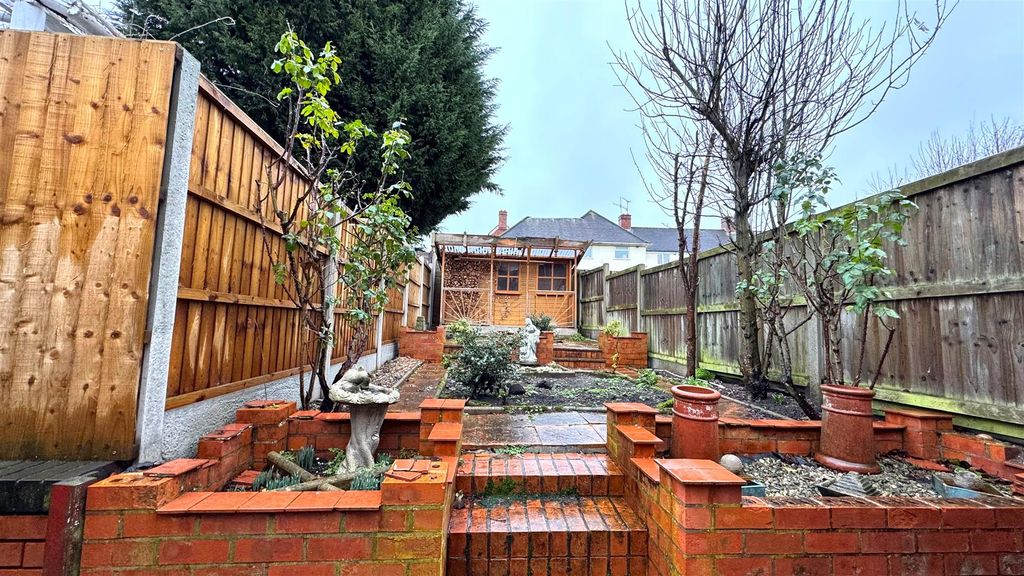 Property photo 3 of 18 Garden.Jpg