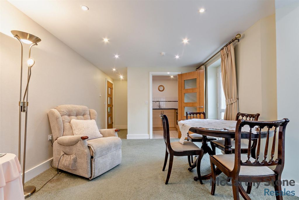 Property photo 2 of 16 8680401-Interior08-800.Jpg