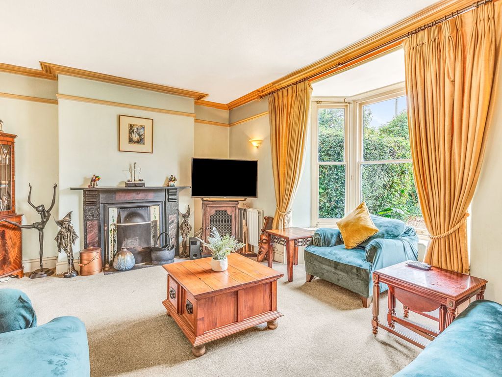 Property photo 2 of 28