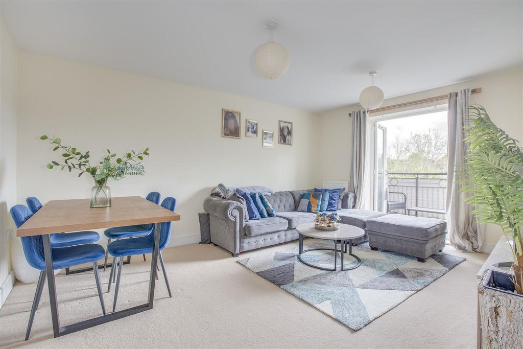 Property photo 2 of 16 Lounge/Diner