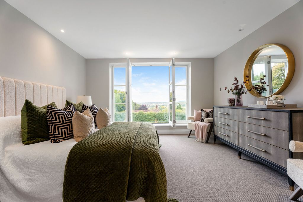 Property photo 3 of 47