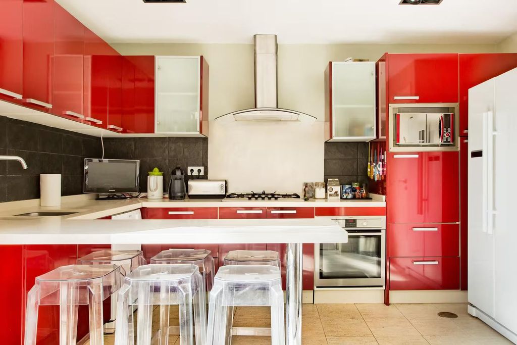 Property photo 3 of 11 Photo 2