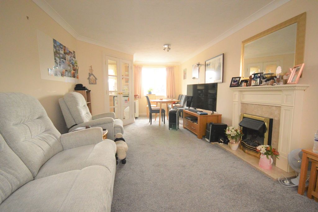 Property photo 2 of 7 Lounge/Diner