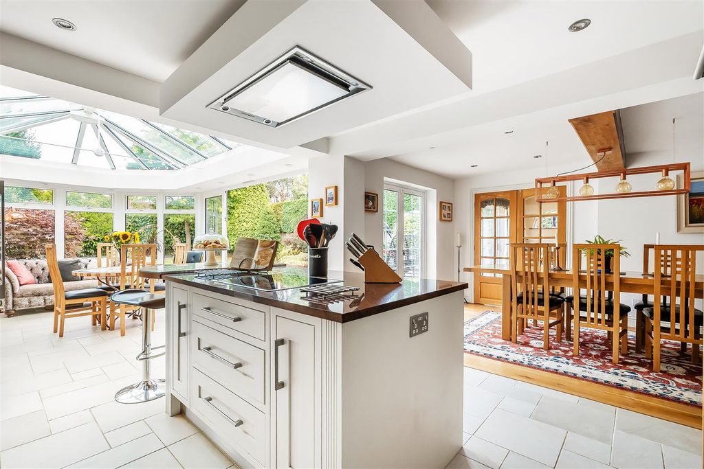Property photo 3 of 26 Tamarisk-25.Jpg