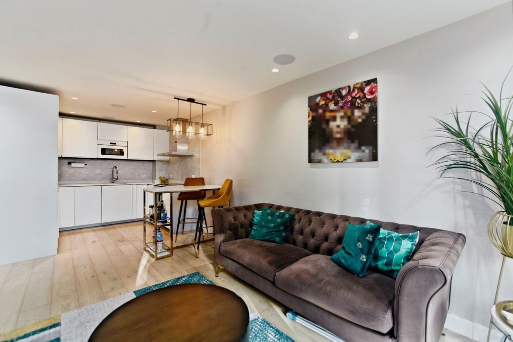 Property photo 3 of 21 Pbox-Img.Jpg