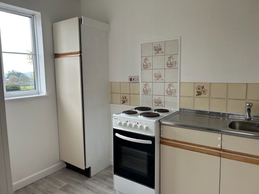 Property photo 2 of 6 Kitchen.Jpg
