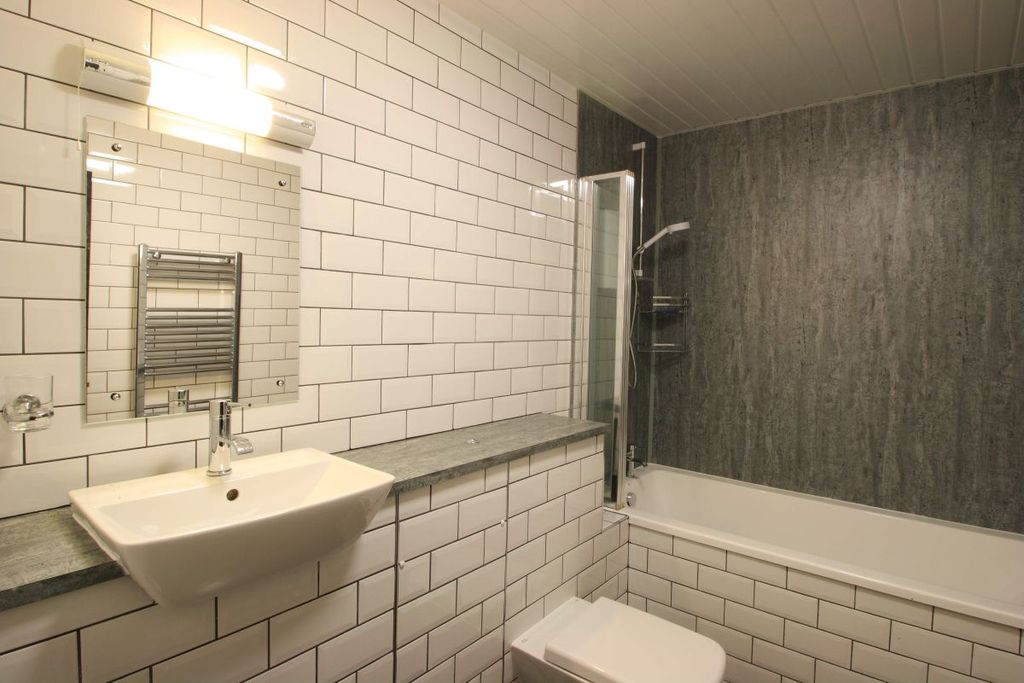 Property photo 2 of 8 Wrf2002