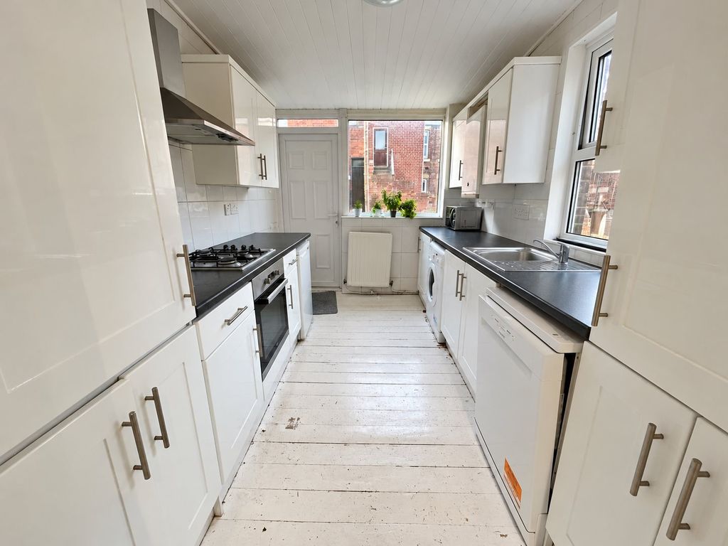 Property photo 3 of 16 Kitchen