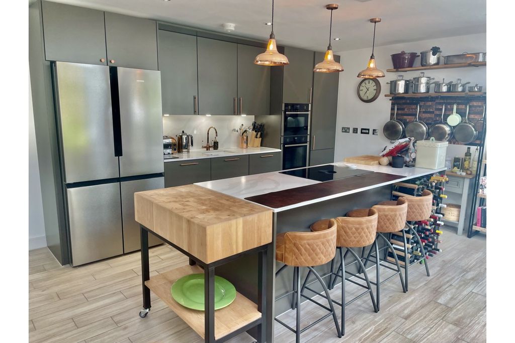 Property photo 2 of 27