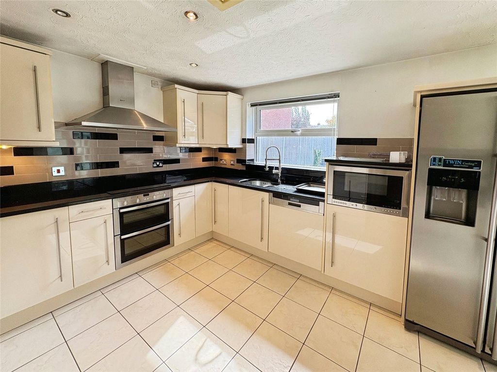 Property photo 3 of 19 Picture No. 23