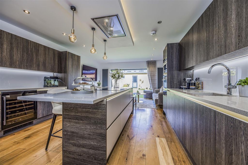 Additional image 12 of 4 bed town house for saleWykeham Place, Fareham PO16