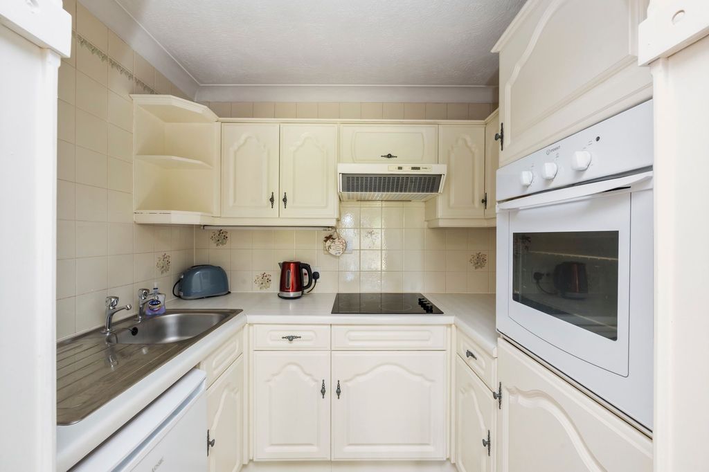 Property photo 2 of 21