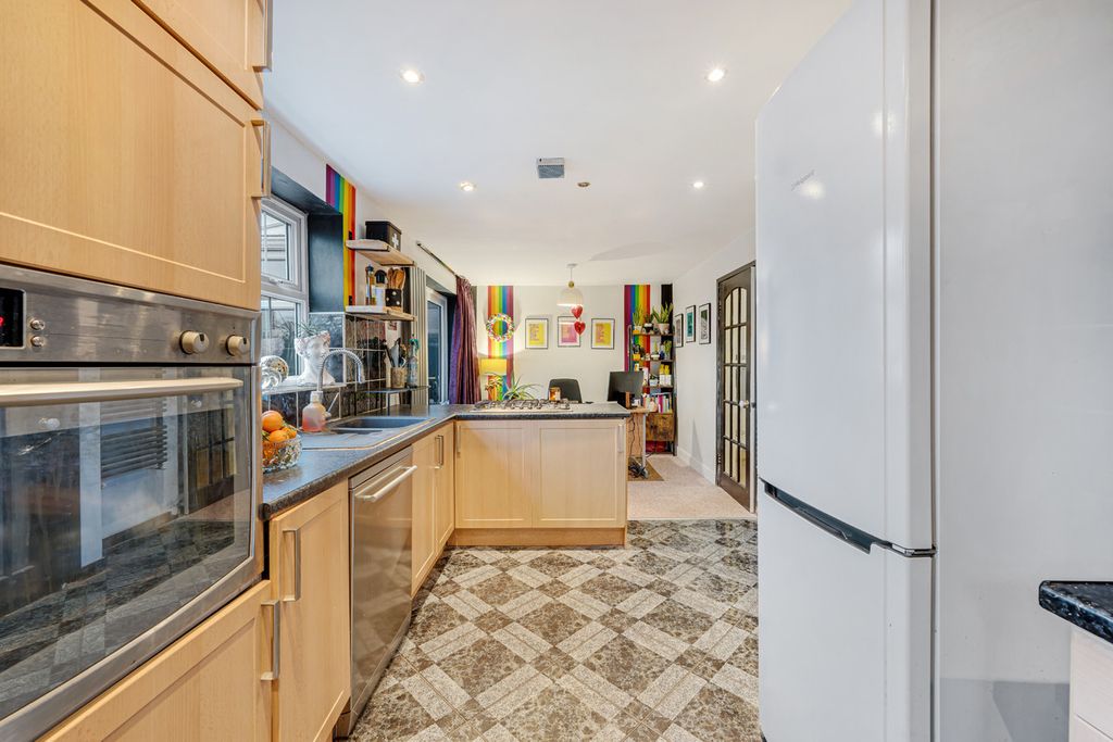 Property photo 3 of 12