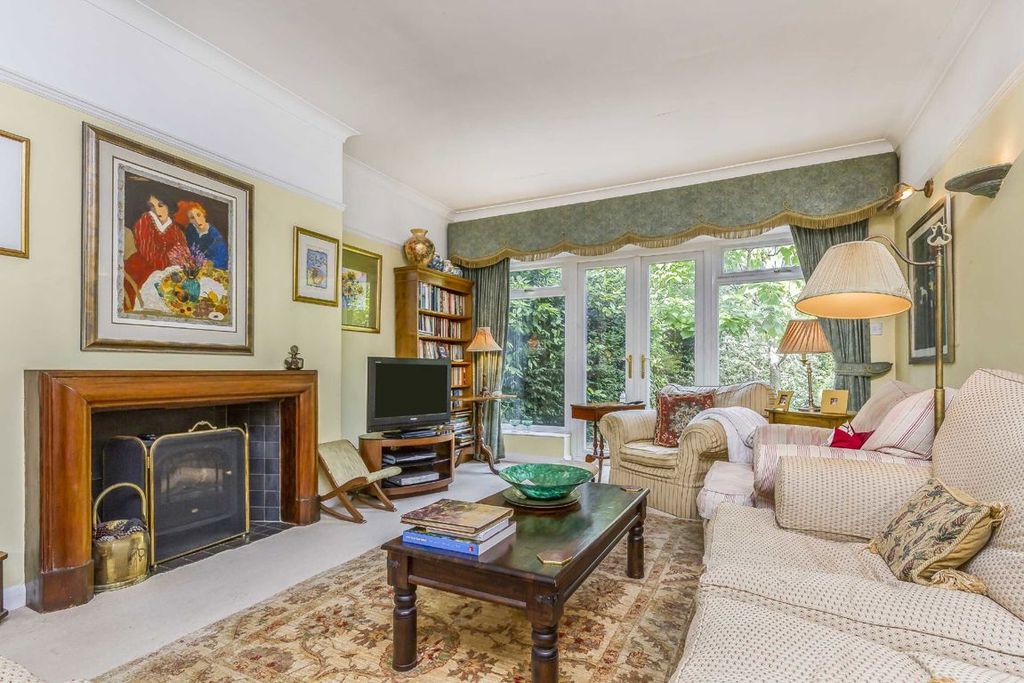 Property photo 2 of 8