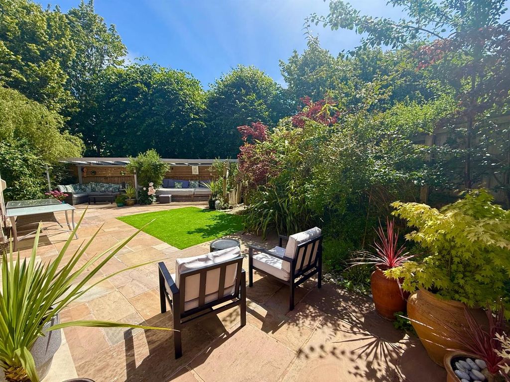 Property photo 2 of 27