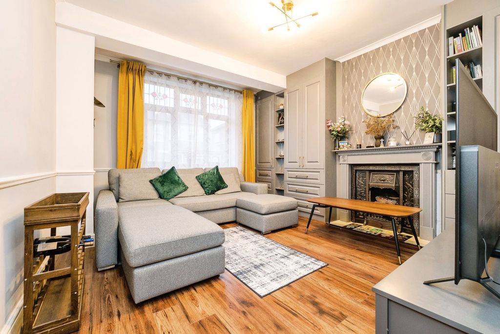 Property photo 3 of 36 Pbox-Img.Jpg