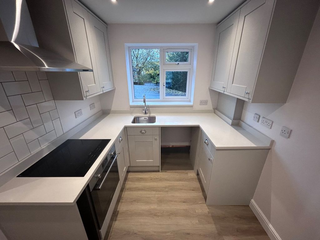 Property photo 2 of 18 Kitchen