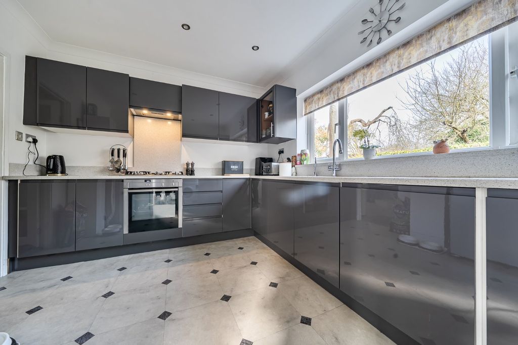 Property photo 3 of 16 Kitchen