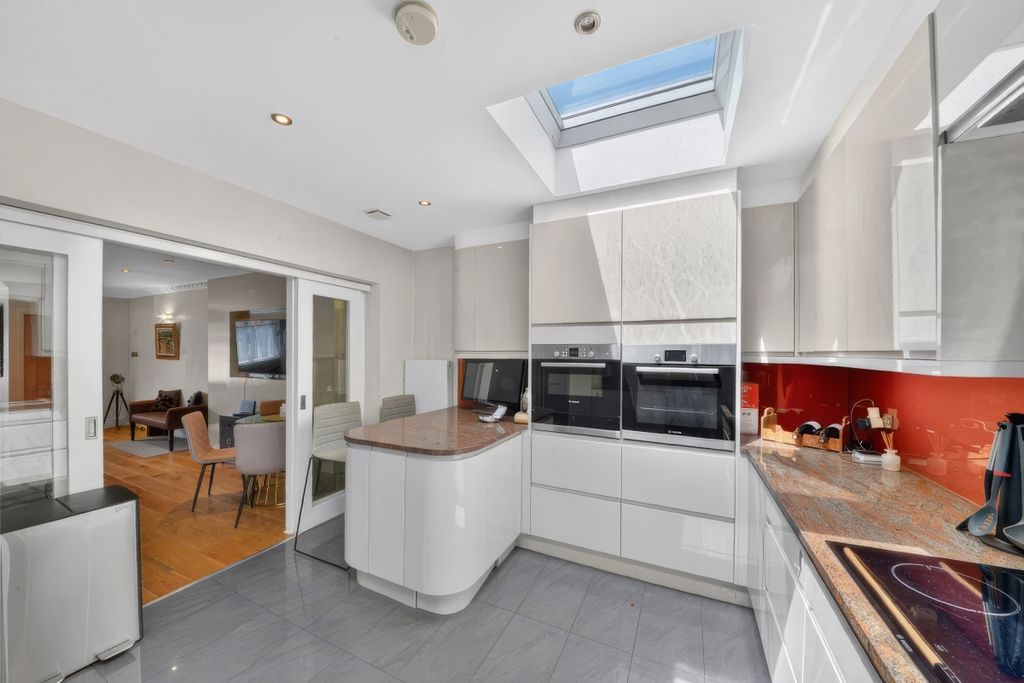 Property photo 3 of 17 Boston Place