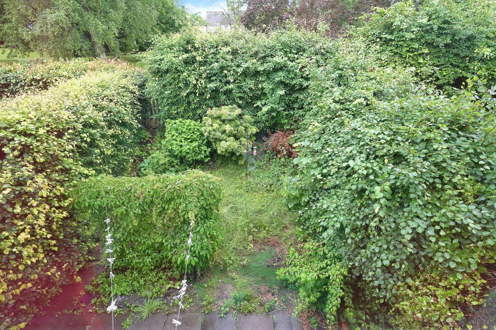 Property photo 2 of 17 Garden