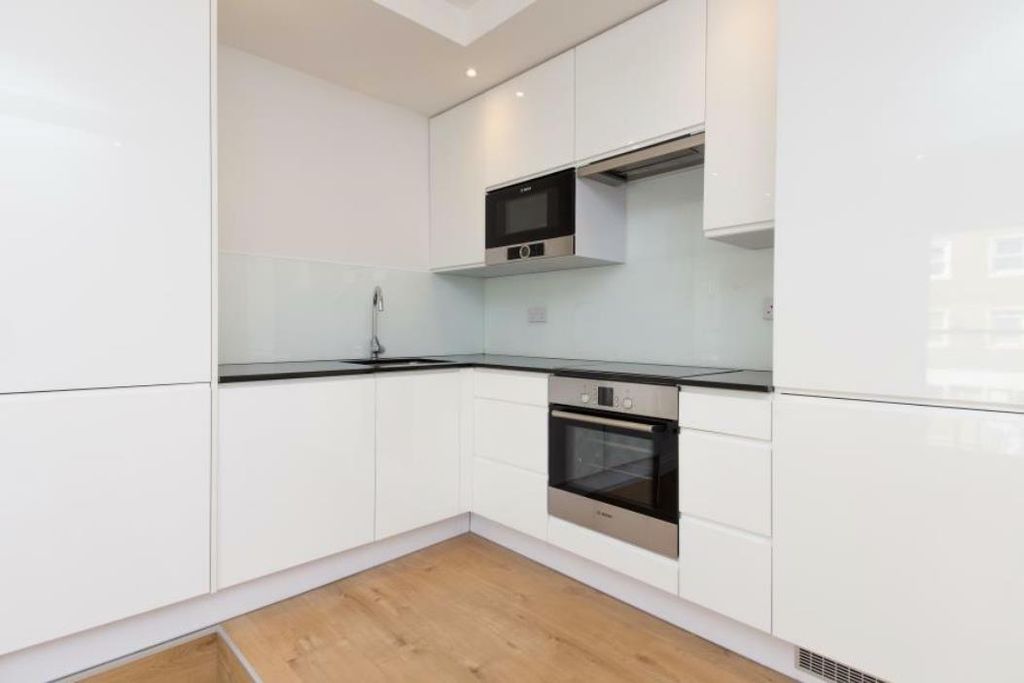 Property photo 2 of 7 Kitchen