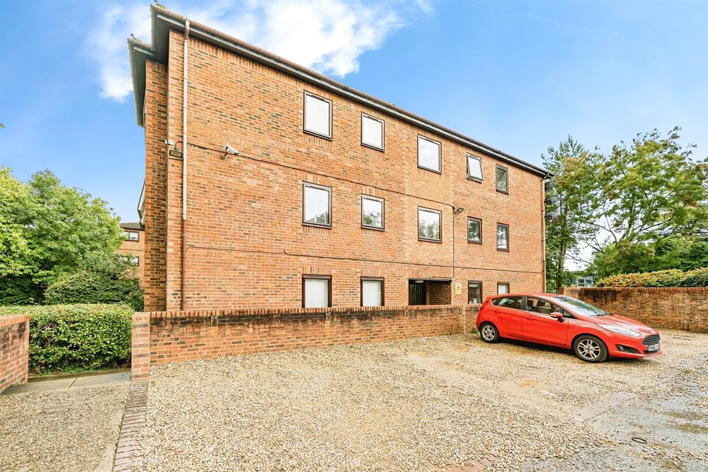 Property photo 1 of 17