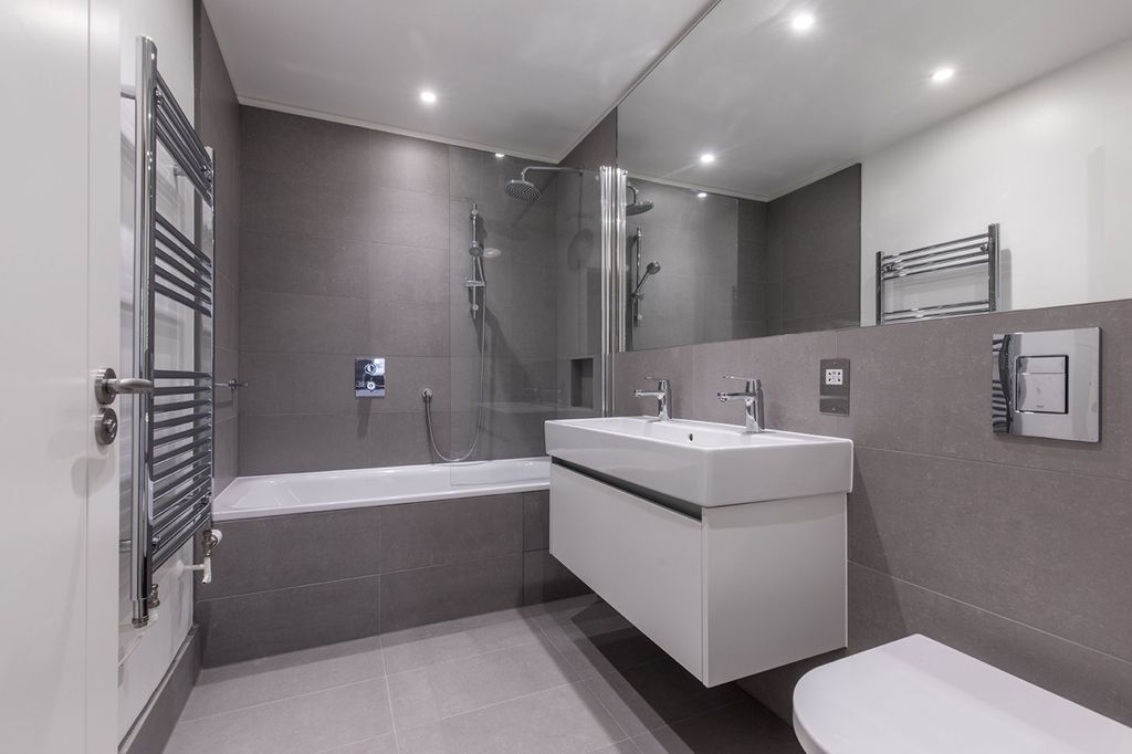 Property photo 3 of 15 Bathroom