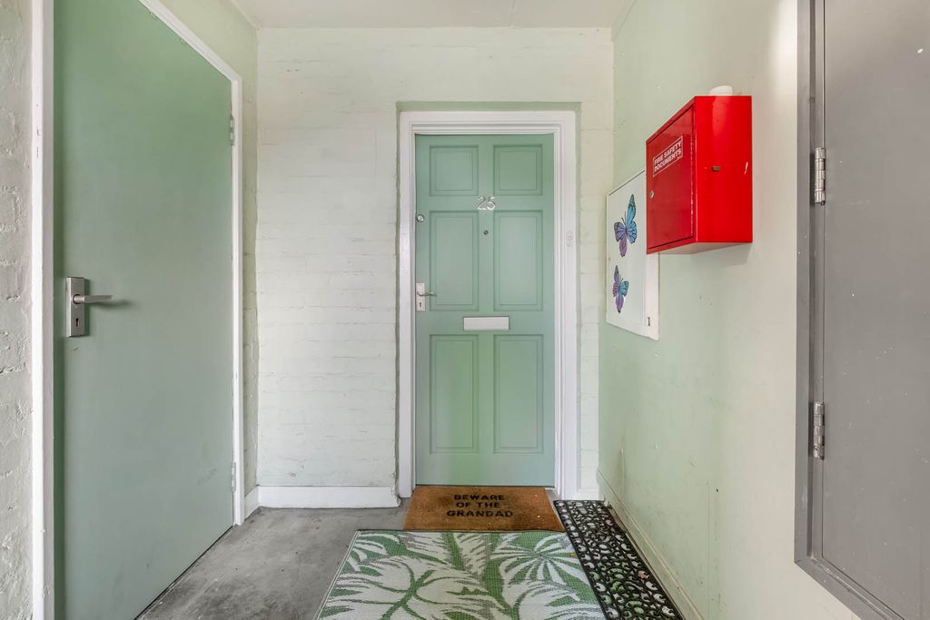 Property photo 2 of 23