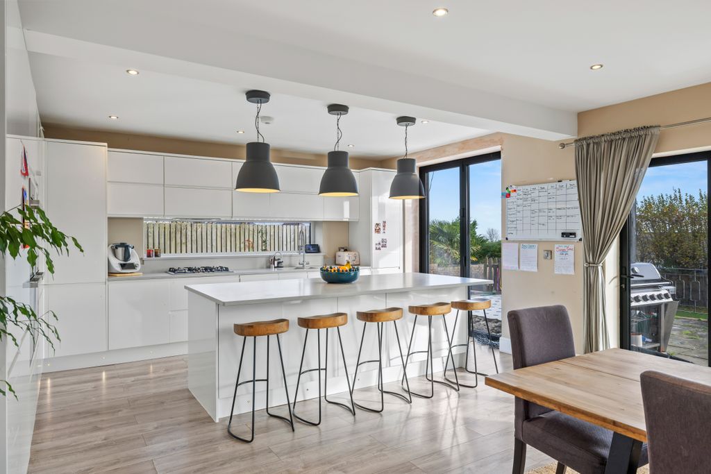 Property photo 2 of 51