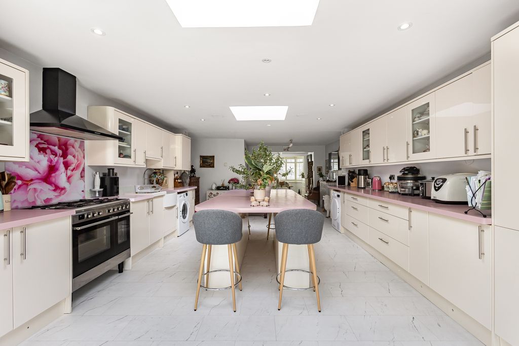 Property photo 3 of 28 884348