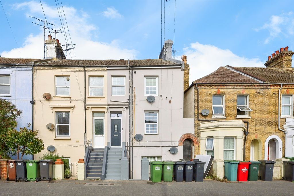 Property photo 1 of 8