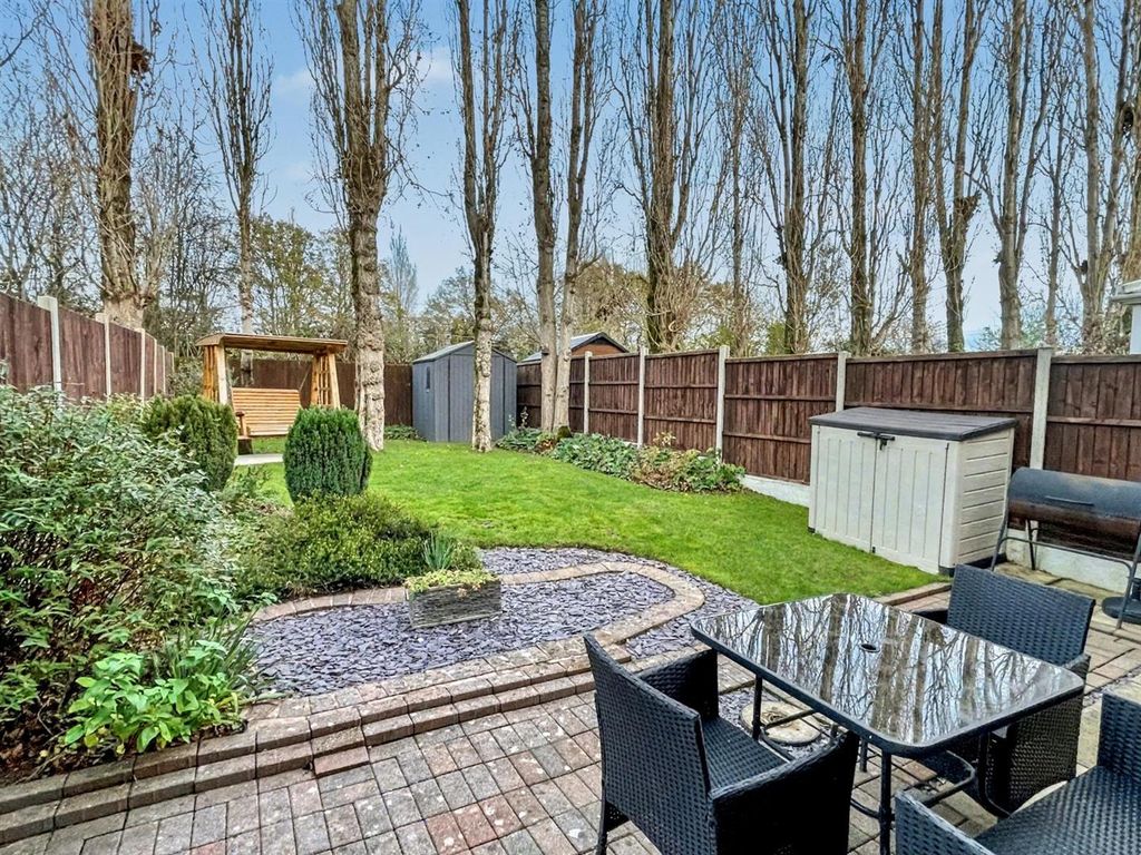 Property photo 3 of 13 Outside