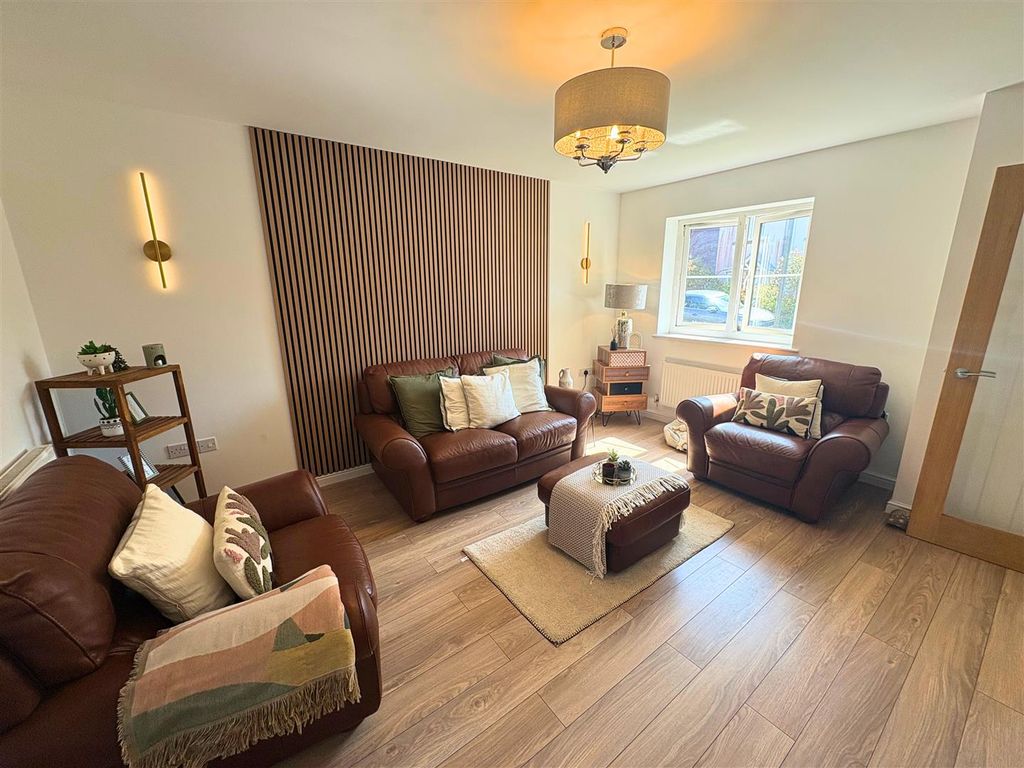 Property photo 1 of 31 Lounge