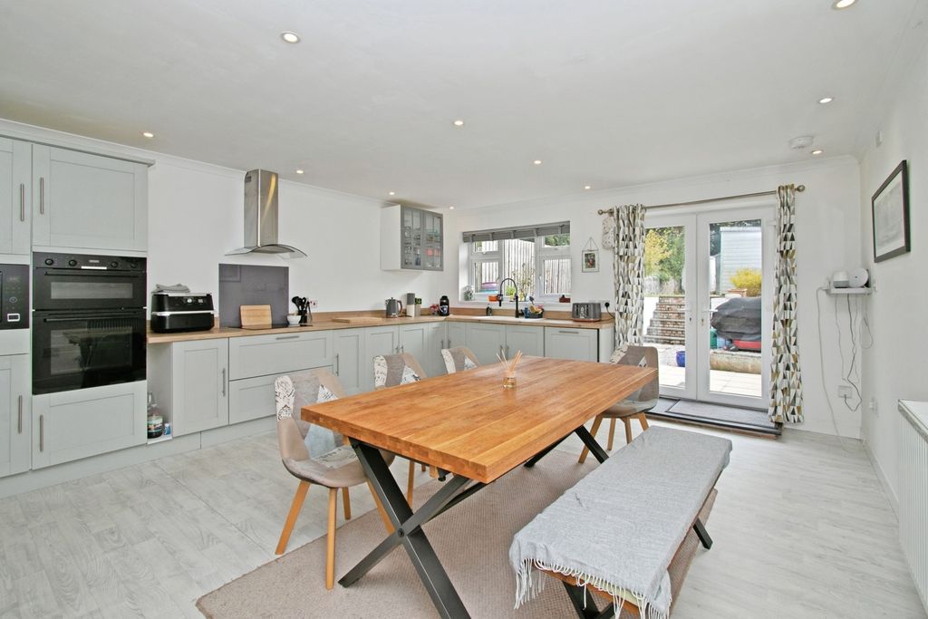 Property photo 3 of 17 Photo