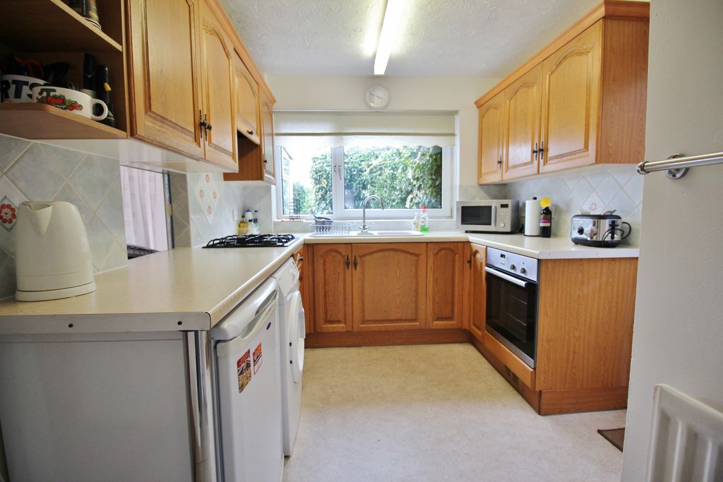 Property photo 3 of 14 Kitchen