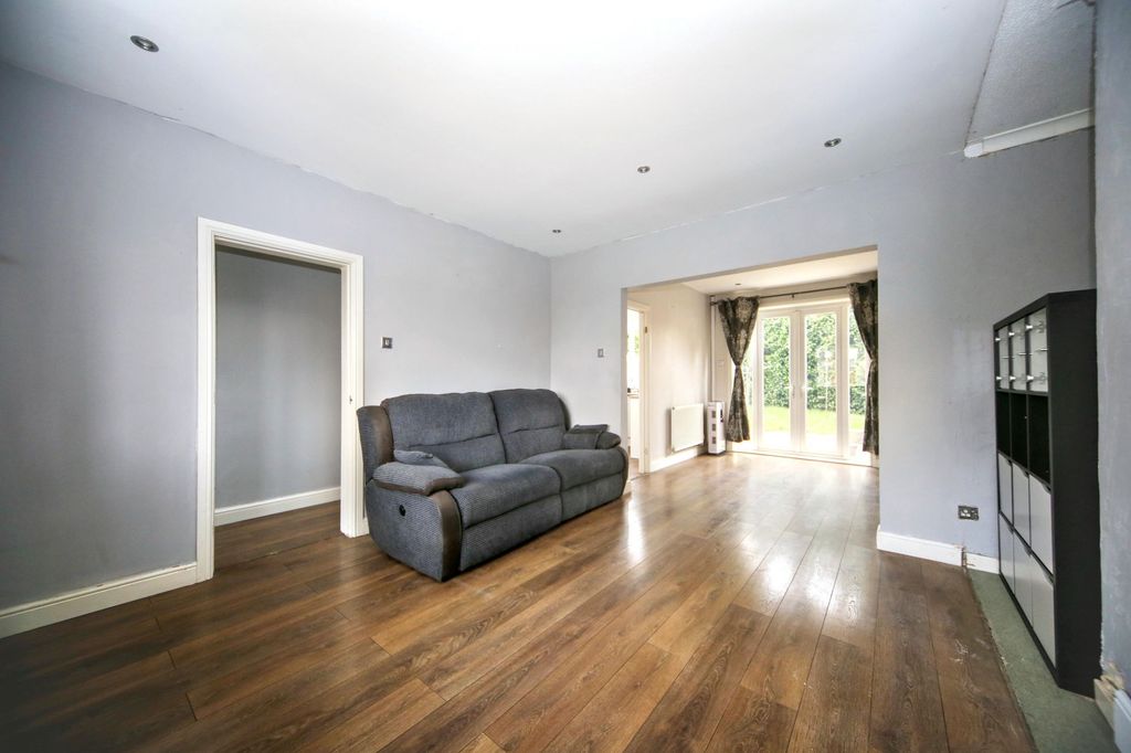 Property photo 2 of 25