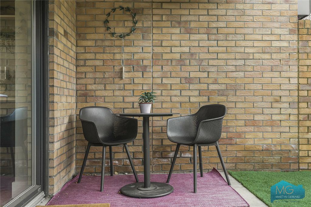 Property photo 2 of 42 Picture No. 01