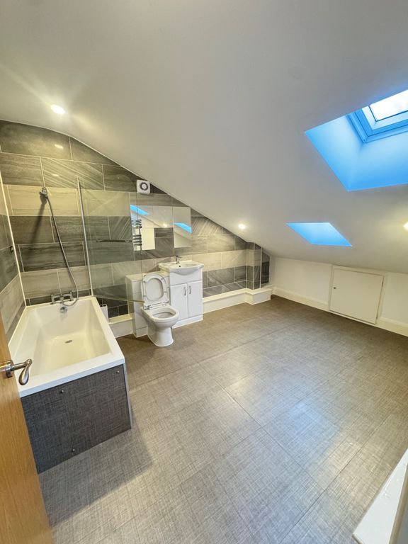 Property photo 2 of 7 Bathroom