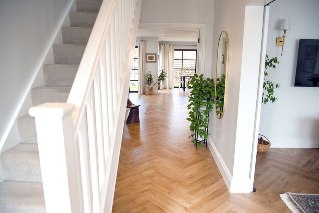 Property photo 3 of 32