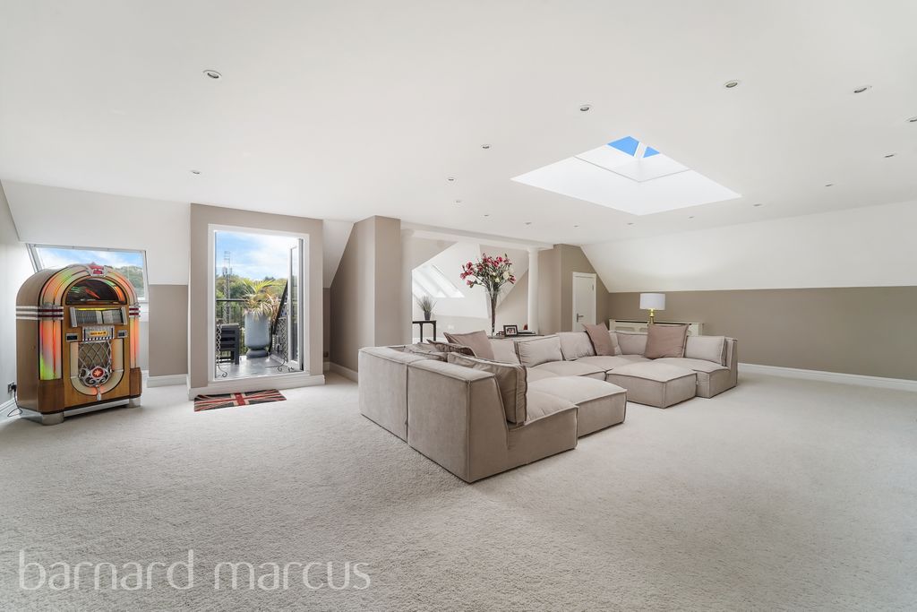 Property photo 1 of 16 Living Room