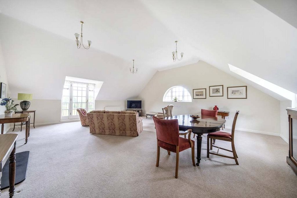 Property photo 1 of 19 Sitting Room