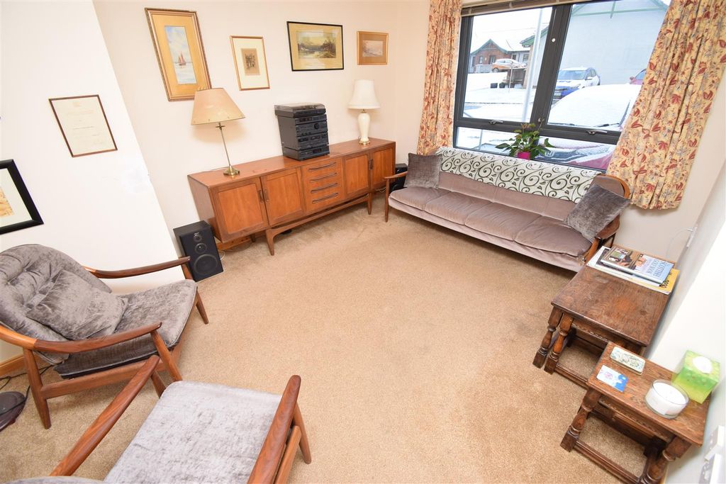 Property photo 2 of 14 Lounge .Jpg