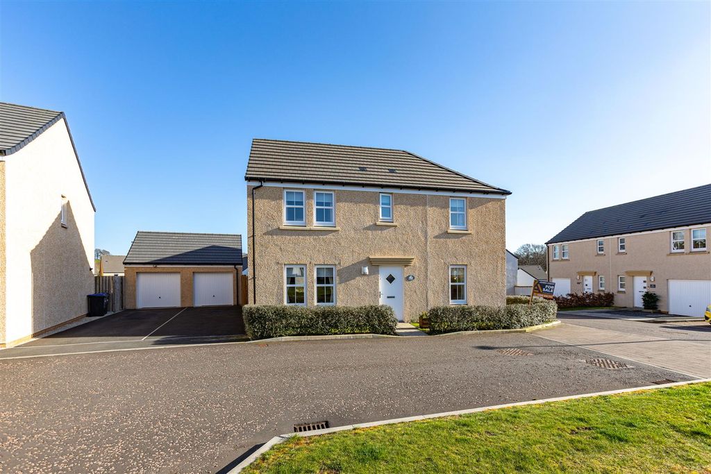 Property photo 1 of 42 14 Knoll Park Outsides 01.Jpg